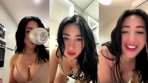 Tango Samael mutfakta kalçalarını kıvırıyor