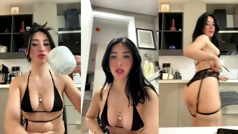 Tango Samael bikiniyle evde azgınca poz veriyor