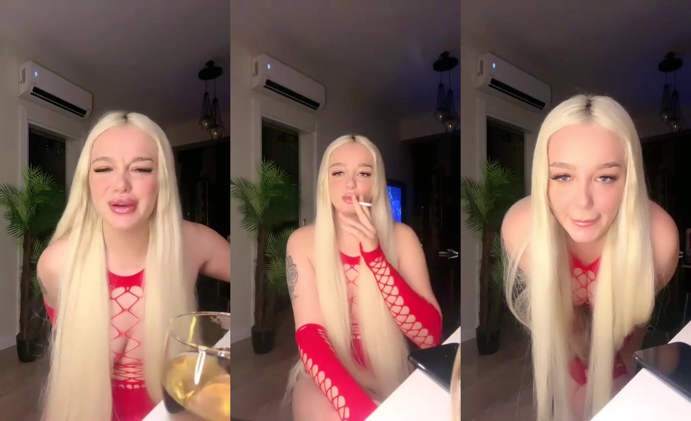 Ceydaria kırmızı tangayla webcam şov yapıyor