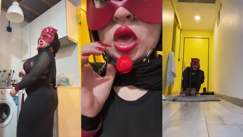 Hazal Kılınç kelepçeli kedi maskesiyle yerde sürünüp götünü açıyor