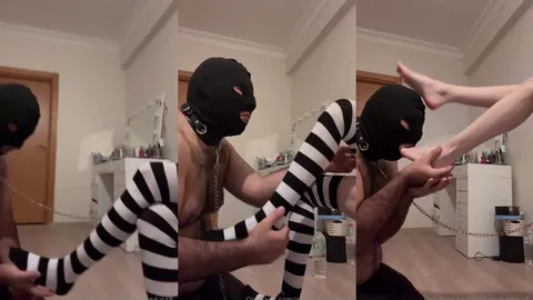 Maskeli köle Goddess Medusa'nın ayaklarını yalayıp emiyor