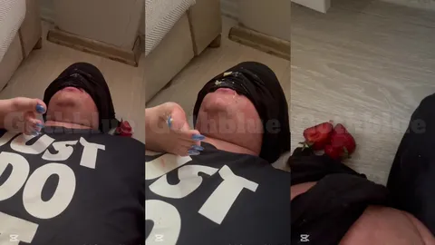 Ayakla köleye muz yedirmece