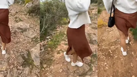 Letsnudeit ormanda etek kaldırıp götünü sergiliyor