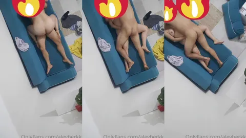 Alev'i kanepede sikiyorum