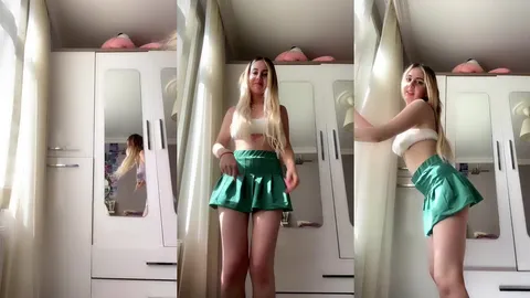 Semfunny sarışın hatun ayna karşısında mini eteğiyle şov yapıyor