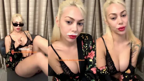 Şeydanur Tunç webcam karşısında soyunup parmaklıyor