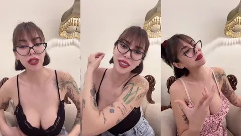 Şeydanur Tunç gözlüklü haliyle webcamde göğüslerini sergiliyor