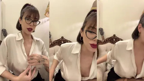 Şeydanur Tunç gözlüklü haliyle dekolte açıp azdırıyor