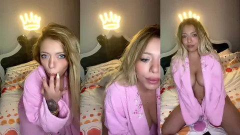 Tango açelya pembe robesinde yatakta telefonla azgınlaşıyor