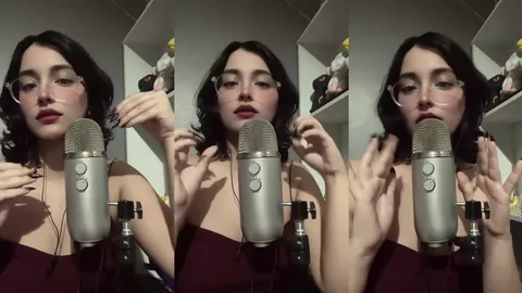 Senadeska ASMR mikrofonu okşayıp yalıyor