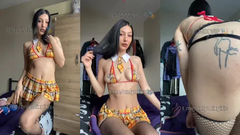 Yasmin Tango Liseli Kıyafetiyle İç Çamaşırına Kadar Soyunuyor