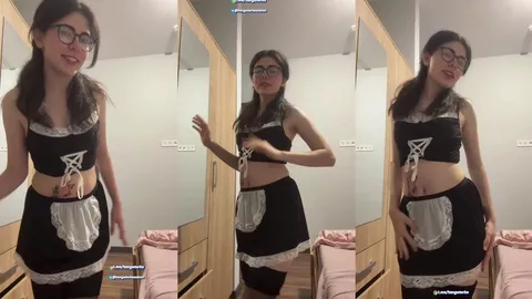 ayça çağan onlyfans videosunda hizmetçi kostümüyle götünü açıp sergiliyor