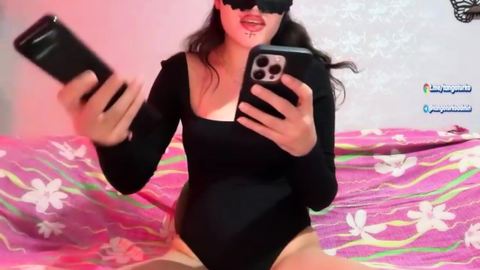 cansu keser maskeli halde dildosunu yalayıp amını açıyor