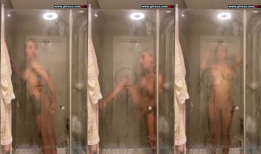 Mika Slowana duşta dildoyla