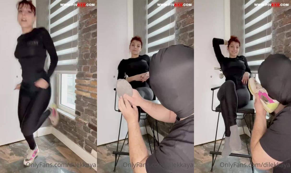 Dilek Kaya kokmuş çoraplarını koklatıyor