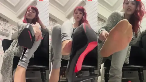 Anasını da almış ayak yalatıyor