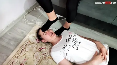 ZALİM KRALİÇE ACIMIYOR