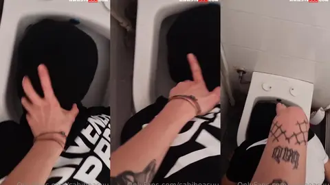 Klozetimi yalatıyorum eziğe