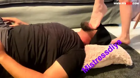 Gergedan vücutlu köle seni