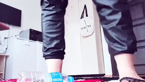 Giantess fetişistleri için çektiğim videom