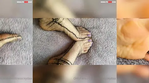 Ojelerim, 40 numara pürüzsüz tabanlarım, parmaklarım ve seksi siyah çoraplarım