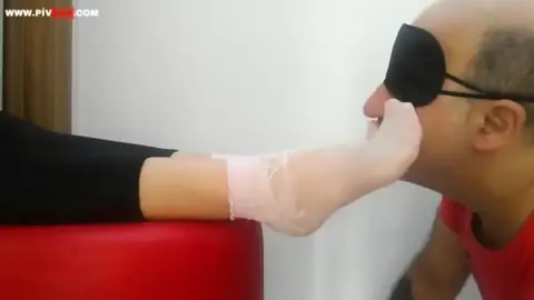 Ayak parmaklarımı emdiriyorum