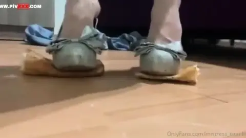Ekmek eziyorum