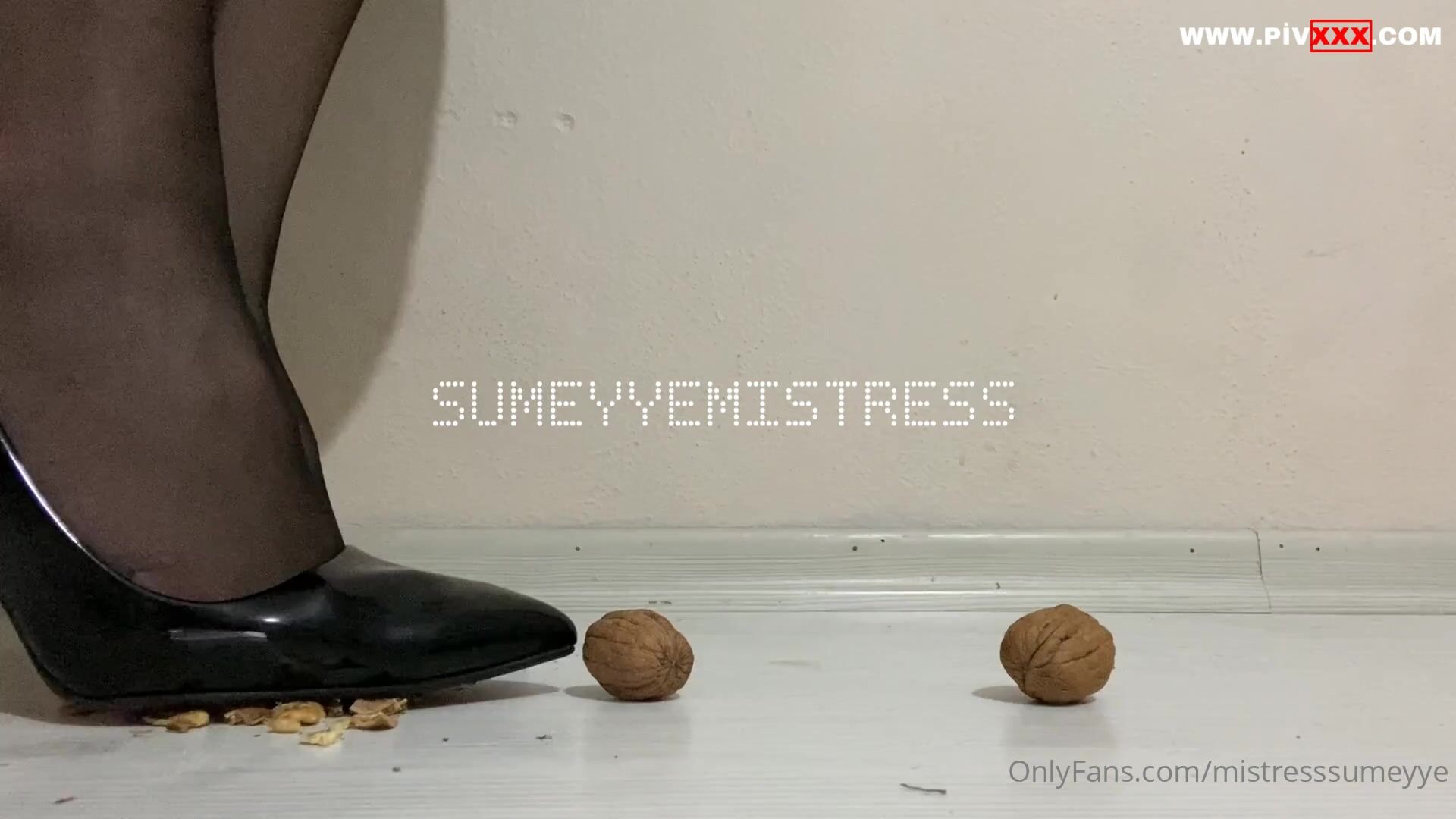 Footcrush video