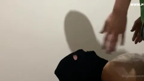 Seni streç filme sarıp, hareketsiz bıraktıktan sonra tükürüğümü yediriyorum