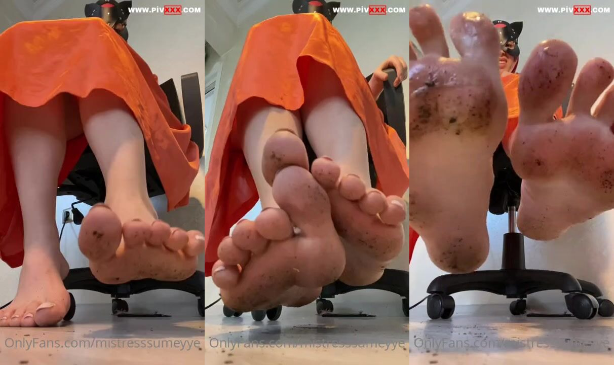 Dirty footfetish and spitting video