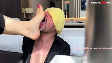 TABANIMI YALADI YUTTU, ÜSTÜNE GÜZELCE DAYAĞINI DA YEDİ, HEM DE HAVLAYA HAVLAYA