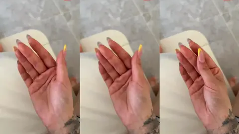 Simge Barankoğlu Amcığını Parmaklıyor